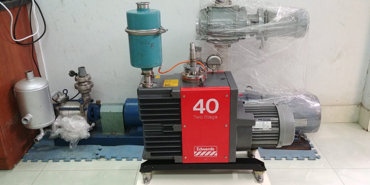 BƠM HÚT CHÂN KHÔNG HAI CẤP EDWARDS E2M40